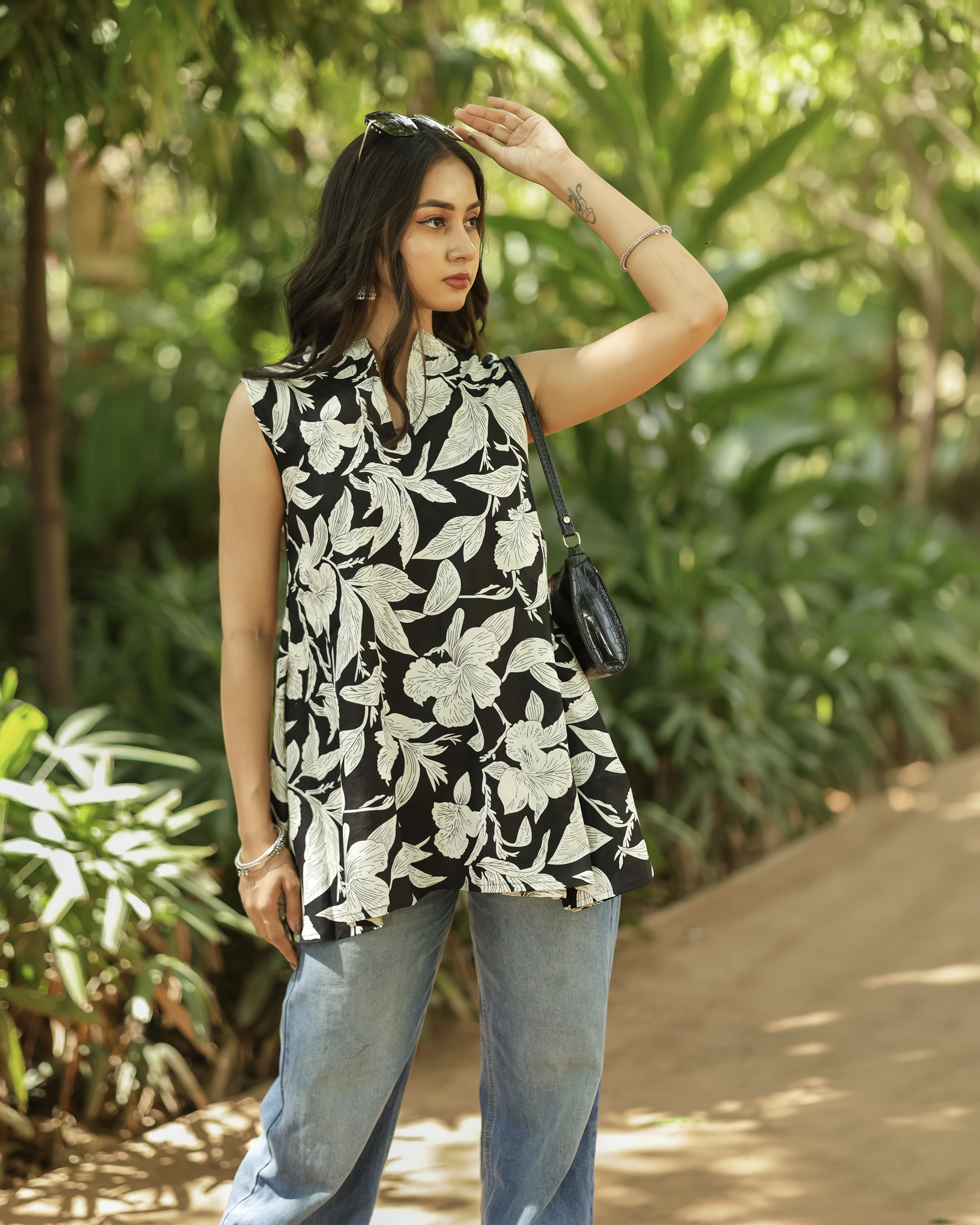 Black & White Floral Sleeveless A-Line Top thumbnail 2