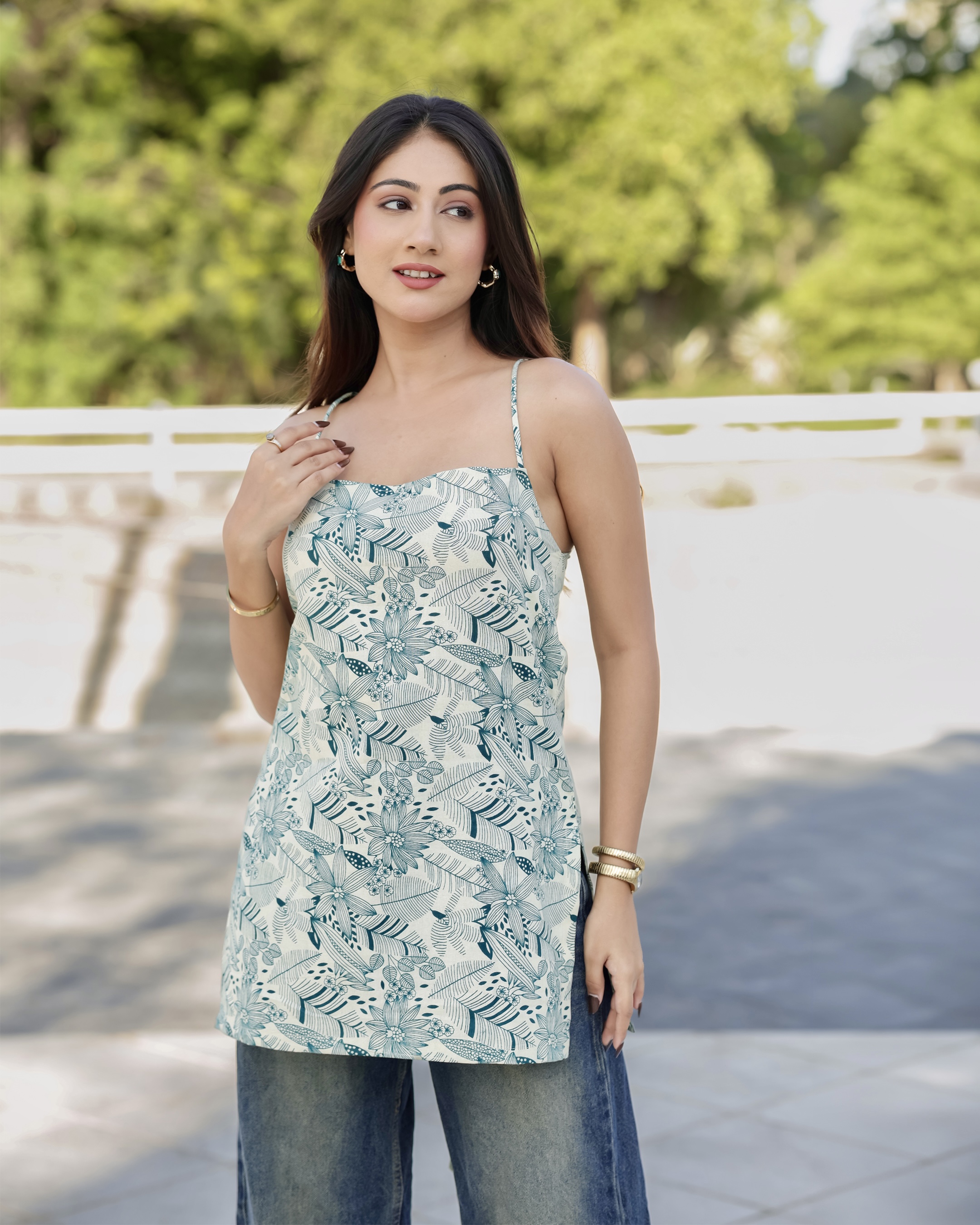 Floral Printed Lace-Back Sleeveless Top🤍 thumbnail 2